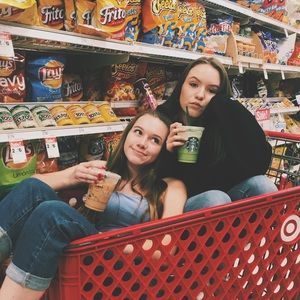 Meet your Posher, Stella